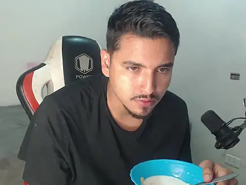 kylian_07 live cam on StripChat