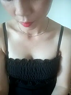 aria_maya (F young) - Giúp em hoàn thành nhé em muốn có bộ váy