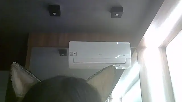 SkinnyKitten live sex cam