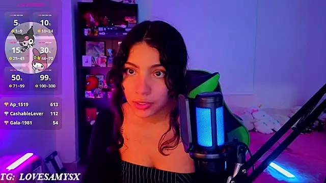 Lovelyamyy live cam on StripChat