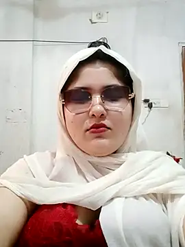 Nusrat-N live cam on StripChat