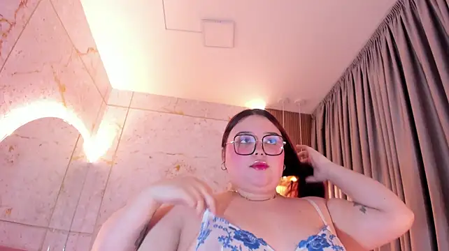 Lushi_Love live cam on StripChat