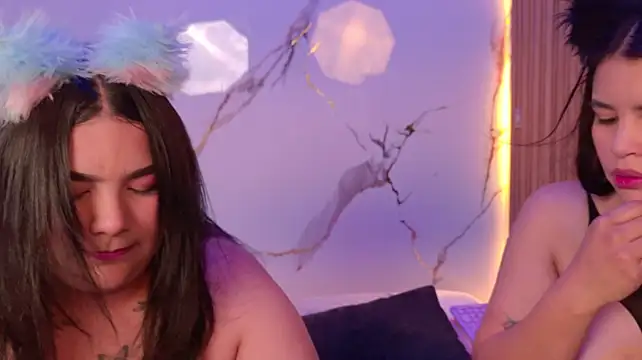 Mia_and_lexy live cam on StripChat