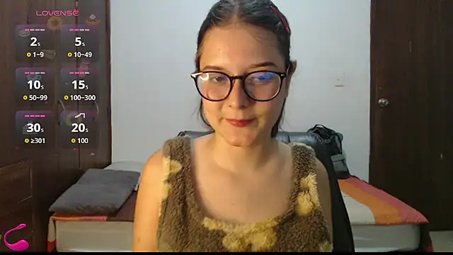 MadieeLorez live cam on StripChat