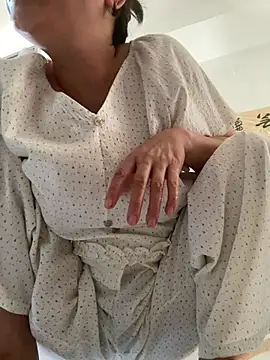 daaqnn (F milf) - 祝玲玲每天开开心心