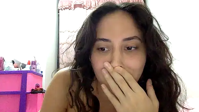 LatinDoll8's live cam