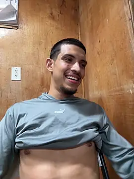 Guillermo618 live cam on StripChat