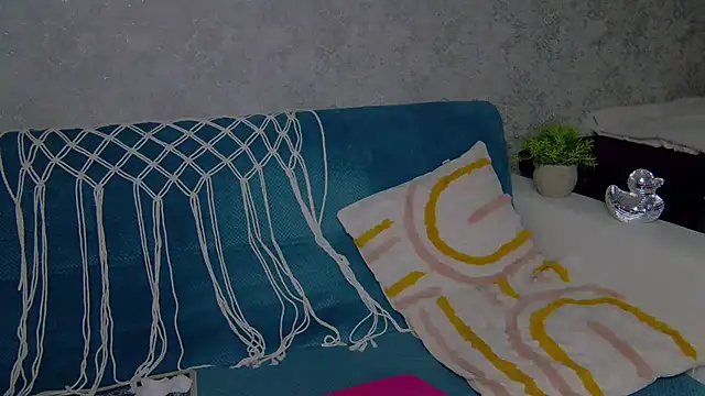 Brilliant_Doll live cam on StripChat