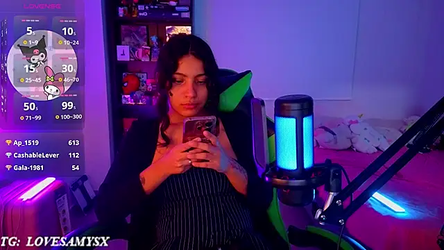 Lovelyamyy live cam on StripChat