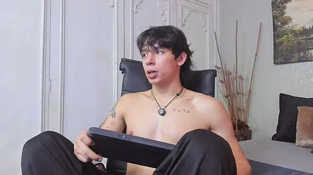 Tyler_durten live cam on StripChat