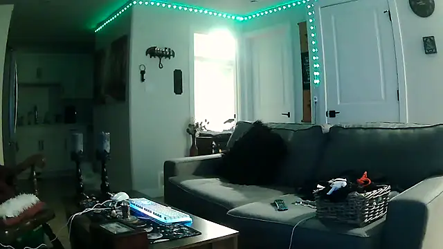 Queenemerald live cam on StripChat
