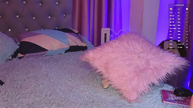 Emiily_Scott1 live cam on StripChat