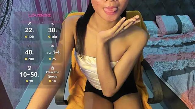 Mica_Jones live cam on StripChat