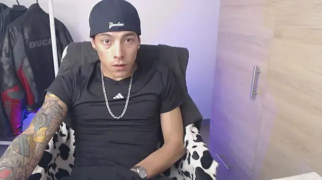 chomelo6 live cam on StripChat