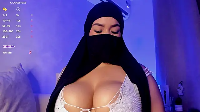 thaira_aly live cam on StripChat