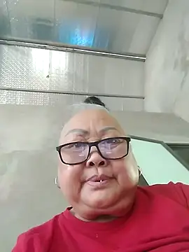YourMomy- live cam on StripChat