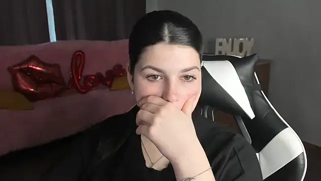 KisaModel live cam on StripChat