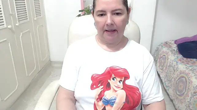 leonela_69 live cam on StripChat