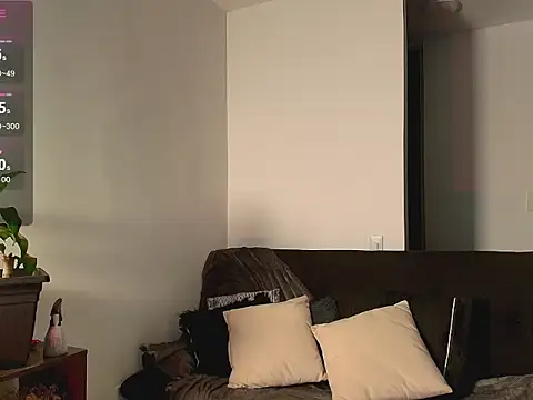 Lucio__Fox live cam on StripChat
