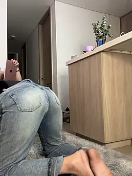 Lunamoon27 live cam on StripChat