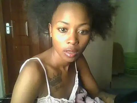 Prettyquueen live cam on StripChat