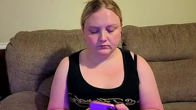 PhatAssBlond live cam on StripChat
