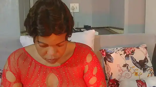 YellowPeaches live cam on StripChat