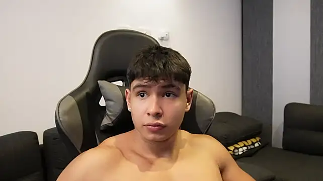Bray_Kevin live cam on StripChat