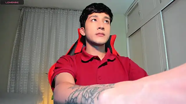 tom_Howard live cam on StripChat
