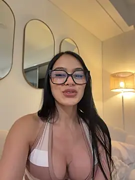Webcam Model(iam_ruby) is live