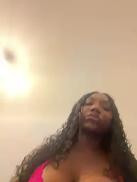 Chocolatetrini live cam on StripChat