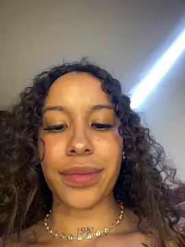 MarieLeon live cam on StripChat