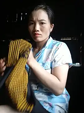 ngan-cute live cam on StripChat
