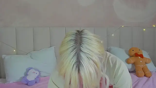 AdeleSilvy live cam on StripChat