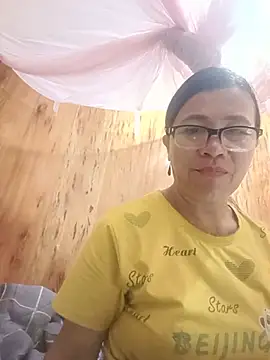 Chilly-wet live cam on StripChat