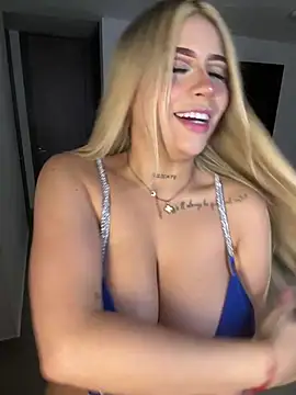 MiaWhitePink_'s live cam