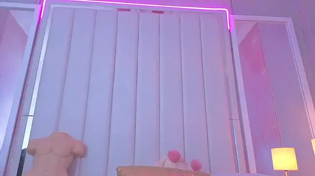 Kendall_curves live cam on StripChat