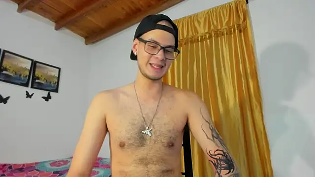 Vlad__night live cam on StripChat