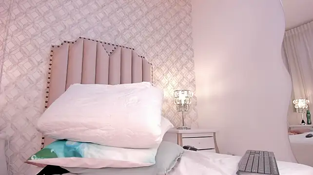 zoejenner_ live cam on StripChat