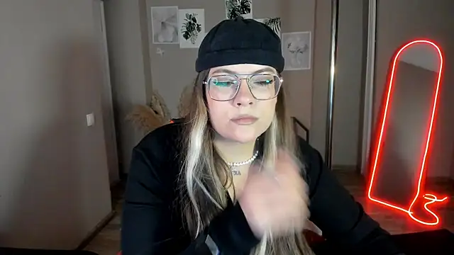 MiraTorson live cam on StripChat