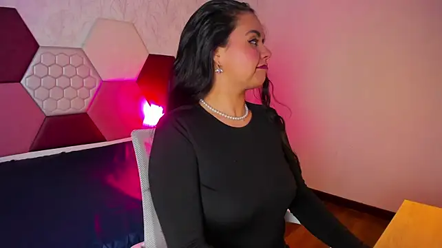 ariellewilde (F young) - Show tits + oil
