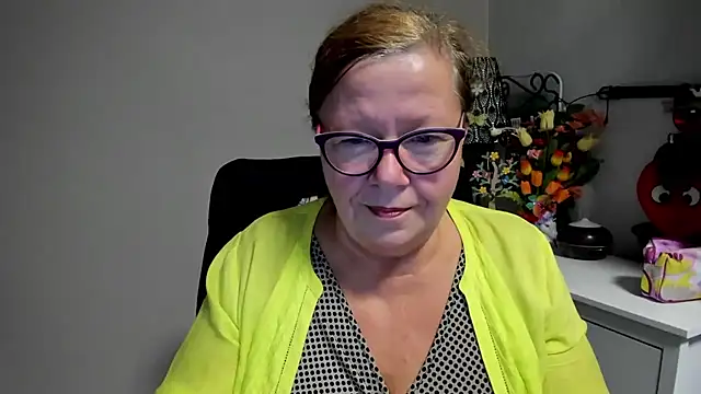 Adelewildx live cam on StripChat