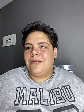 Hailey_Curvy