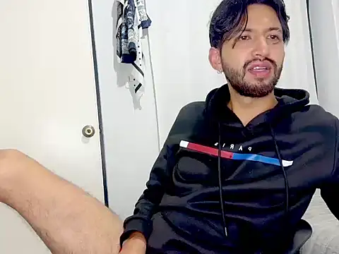 thomass1018 live cam on StripChat