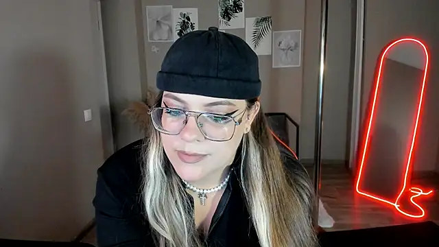 MiraTorson webcam stripchat model stream image