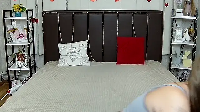 LauraHlot live cam on StripChat