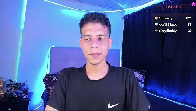 Ethan_Boyy live cam on StripChat