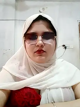 Nusrat-N live cam on StripChat