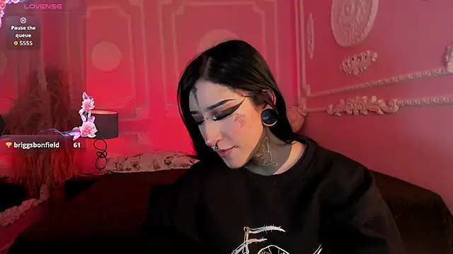 Kat_VonDe live cam on StripChat