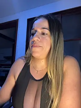 Antonellachic73 live cam on StripChat